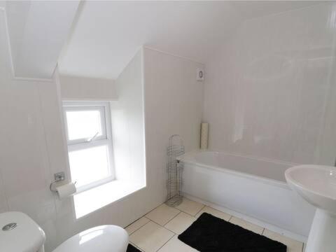 Ty Rhos, Farm Stay, Sleeps 4, Rhoshirwaun 2 Miles From أبيرداريون المظهر الخارجي الصورة