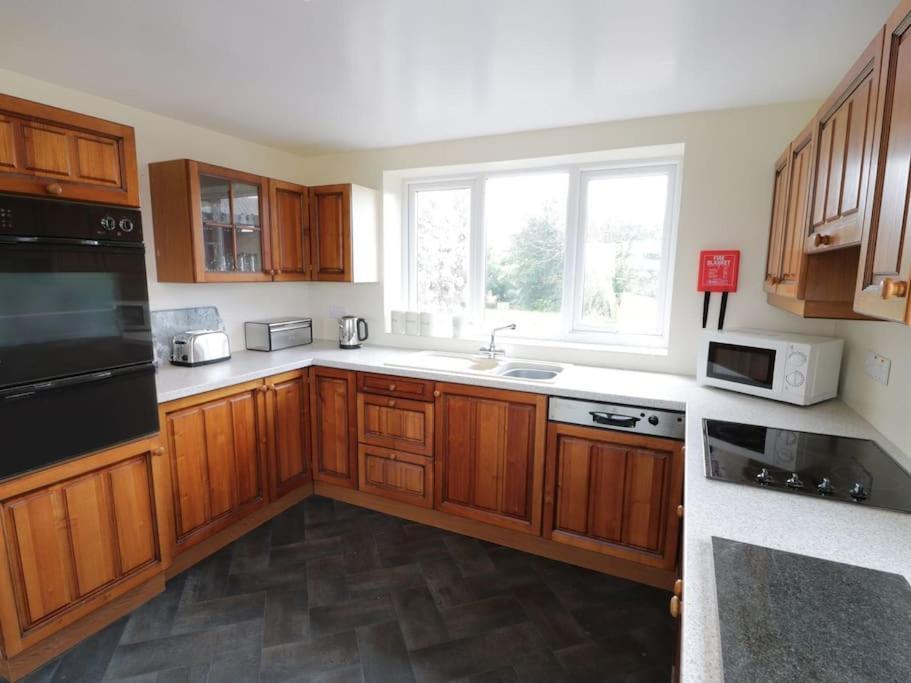 Ty Rhos, Farm Stay, Sleeps 4, Rhoshirwaun 2 Miles From أبيرداريون المظهر الخارجي الصورة