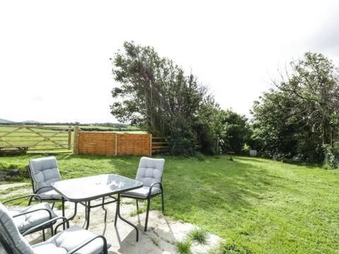 Ty Rhos, Farm Stay, Sleeps 4, Rhoshirwaun 2 Miles From أبيرداريون المظهر الخارجي الصورة