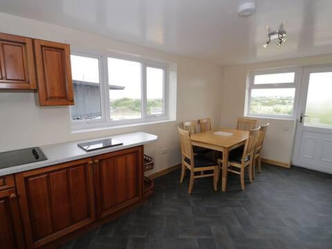 Ty Rhos, Farm Stay, Sleeps 4, Rhoshirwaun 2 Miles From أبيرداريون المظهر الخارجي الصورة